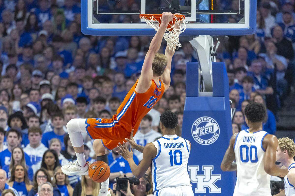 Florida forward Thomas Haugh (10) dunks the ball during a game against Kentucky at Rupp Arena in Lexington, Ky., on Saturday, March 7, 2026. 