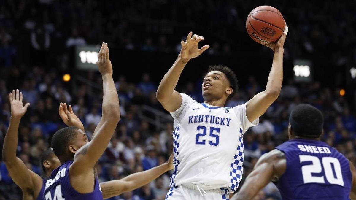 Kentucky freshman PJ Washington (25) will take his NBA Draft decision down to the wire. His father said he will announce a decision on deadline day, May 30.