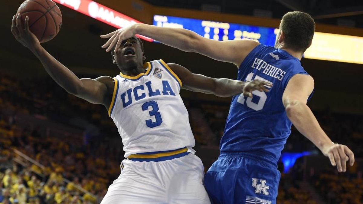 Kentucky’s Isaac Humphries tried to block a shot by UCLA guard Aaron Holiday during last year’s win by the Bruins in Los Angeles.