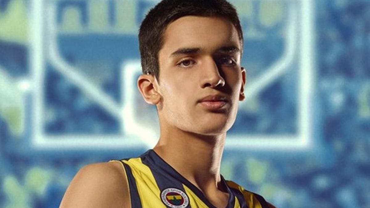 Omer Yurtseven is considered one of the top international post players and says he wants to play college basketball next season. Kentucky contacted him Wednesday.