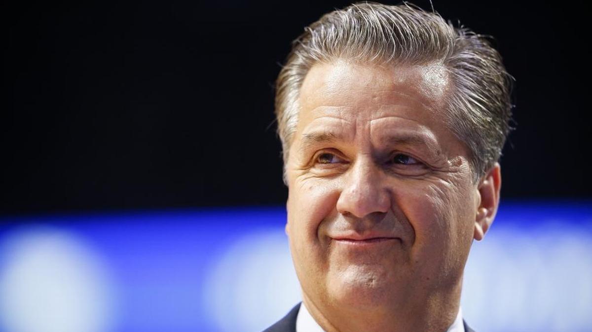 John Calipari signed three recruits in the early period, which ended Wednesday.