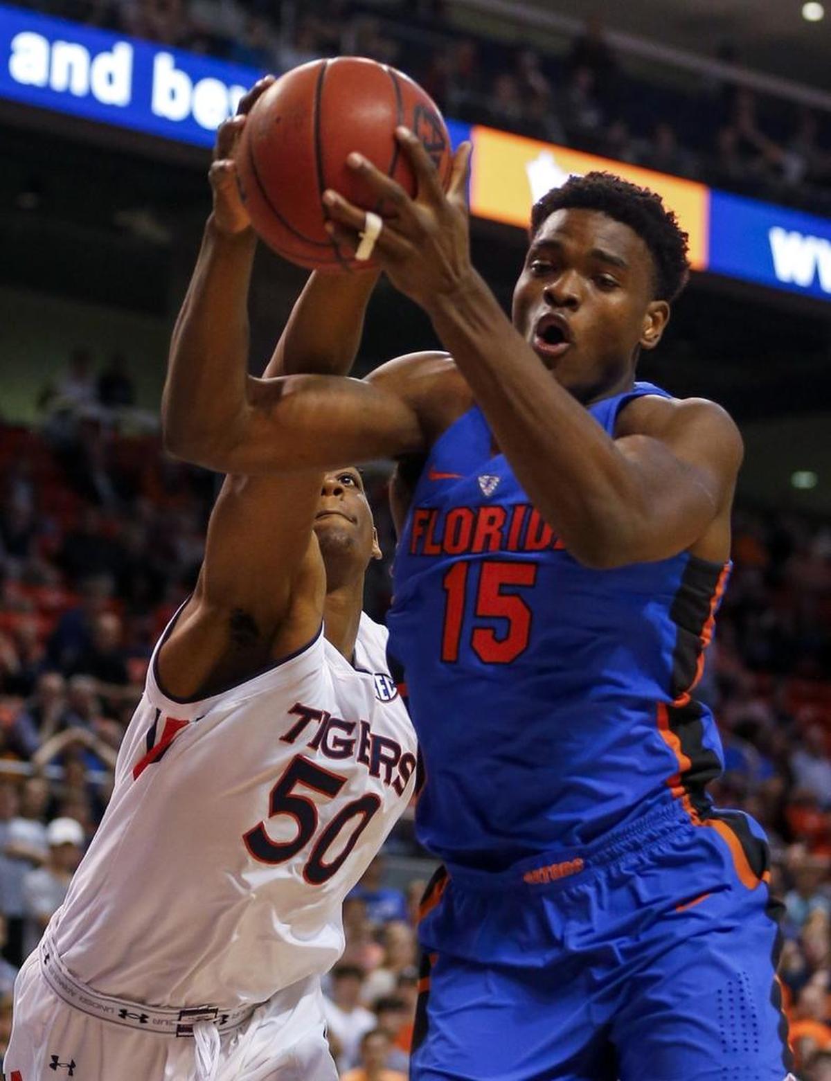 Florida center John Egbunu (15) is expected to return from a torn ACL in January.