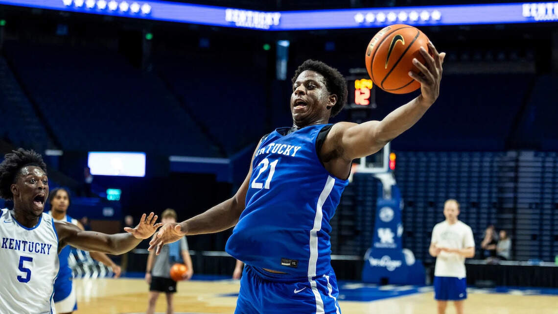 Who will fill the Kentucky basketball starting spot left behind by Mark Mitchell?