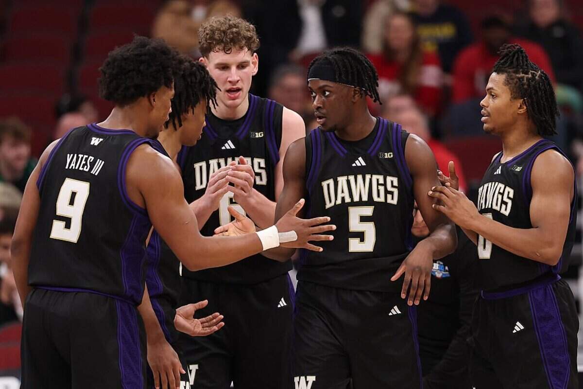Zoom Diallo (5) is expected to be Kentucky’s starting point guard for the 2026-27 season after playing previously for Washington, where he was teammates with Hannes Steinbach, middle.