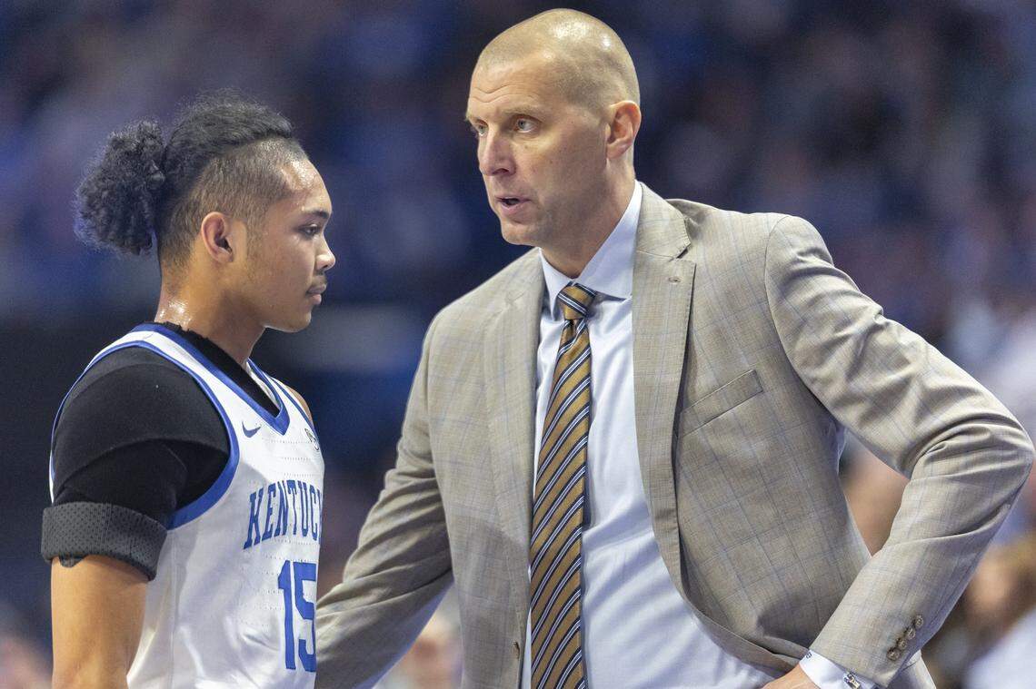 Kentucky guard Jaland Lowe talks with Wildcats head coach Mark Pope during a game against the Valparaiso Beacons at Rupp Arena on Nov. 7.