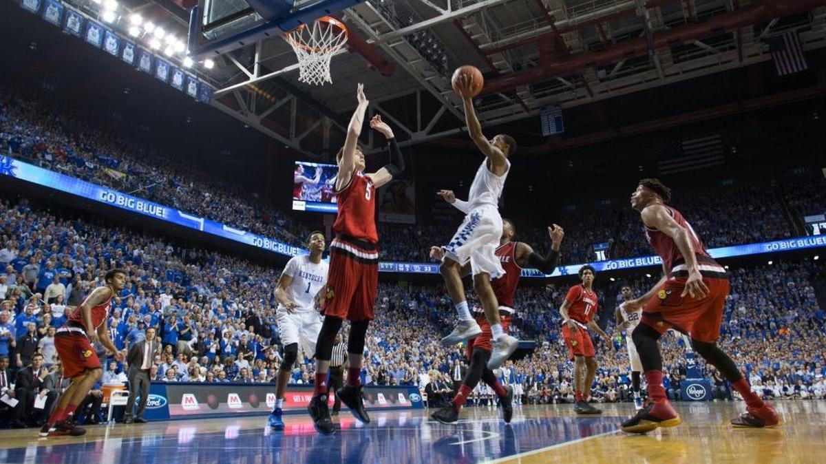 Kentucky guard Tyler Ulis scores a runner in the lane during the first half. The University of Kentucky hosted the University of Louisville, Saturday, Dec. 26, 2015 at Rupp Arena in Lexington.