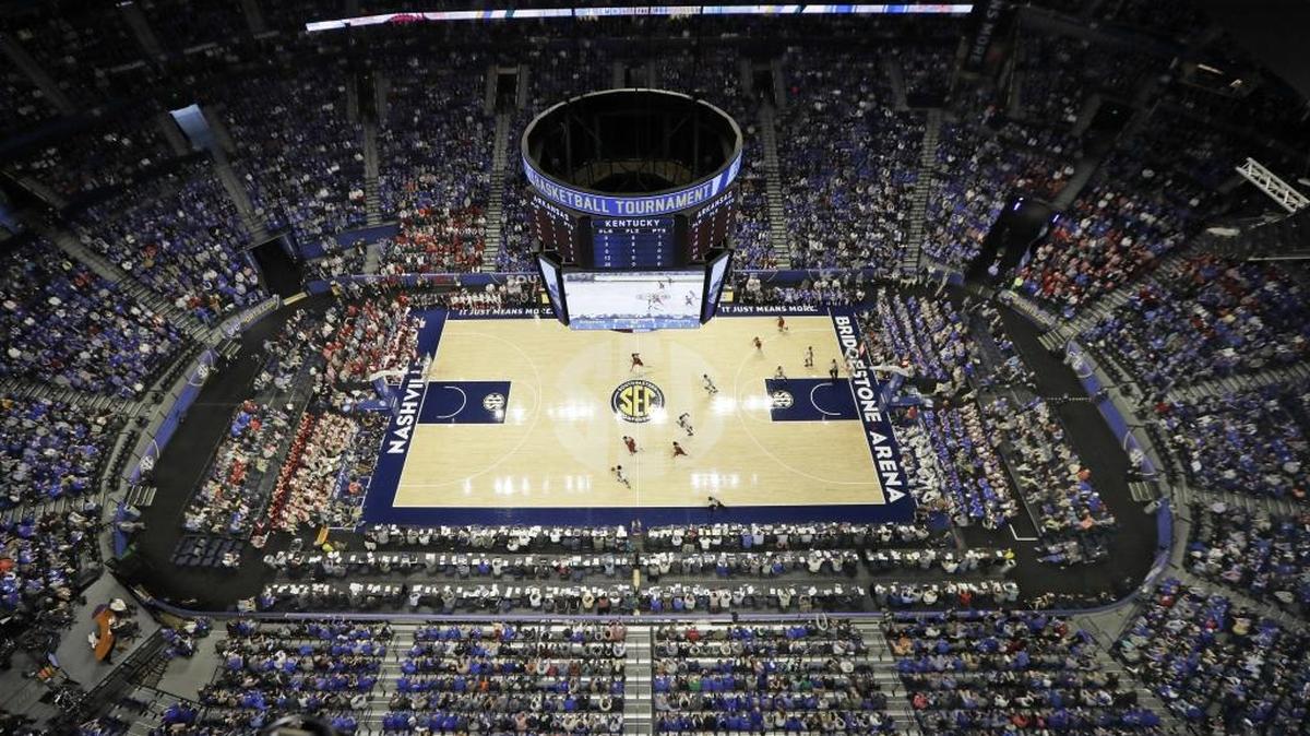 Kentucky and Arkansas squared off during the first half of the Southeastern Conference Tournament championship game at Bridgestone Arena in Nashville, Tenn., on Sunday afternoon.