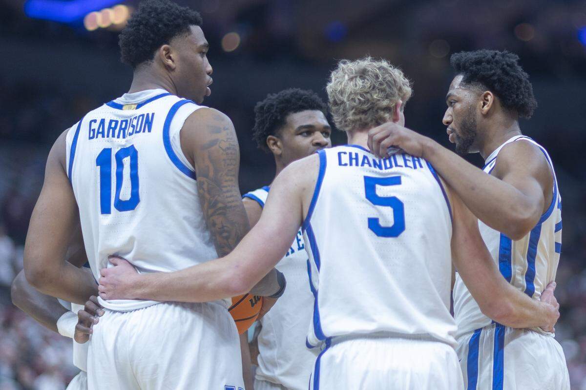 Kentucky Wildcats forward Mouhamed Dioubate (23), right, talks to his teammates in a huddle during a timeout in a game against the Santa Clara Broncos during the first round of the NCAA men’s basketball tournament at Enterprise Center in St. Louis on Friday.