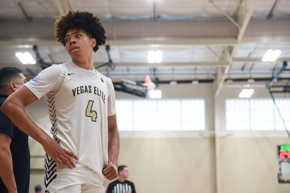 Tyran Stokes, the consensus No. 1 player in the high school class of 2026 and a UK target, is likely to have ample NIL opportunities. But under new guidelines, his and all players’ prospective deals will be reviewed by the College Sports Commission. 