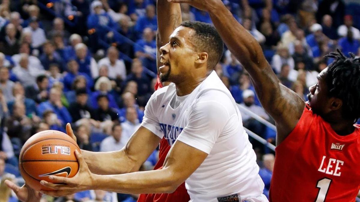 Kentucky’s Isaiah Briscoe, left, shot under pressure from Illinois State’s Paris Lee during the first half on Nov. 30.