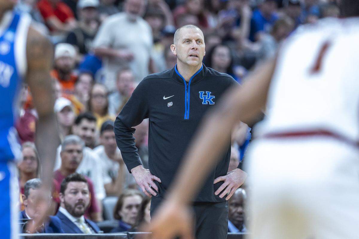 Kentucky Wildcats head coach Mark Pope watches his team during the second round of the NCAA Tournament at Enterprise Center in St. Louis, Mo., on Sunday, March 22, 2026. 