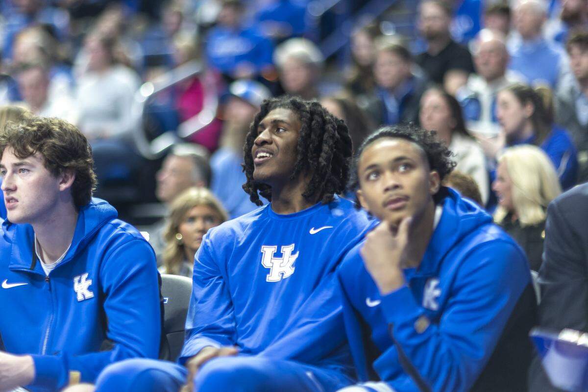 Kentucky players Jayden Quaintance and Jaland Lowe watch the second half of the Wildcats’ 92-68 victory over Mississippi State from the bench Saturday night.