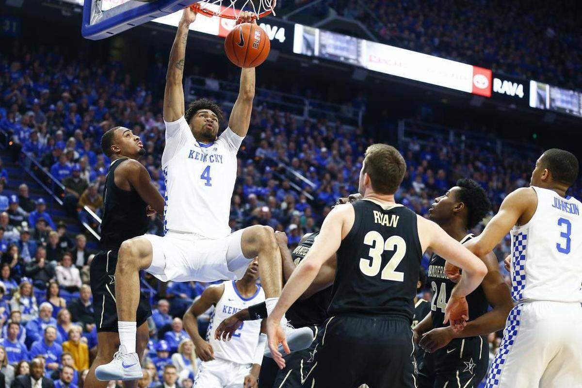 Kentucky’s Nick Richards (4) averaged 4.0 points, 3.3 rebounds and led the Wildcats with 47 blocked shots last season.