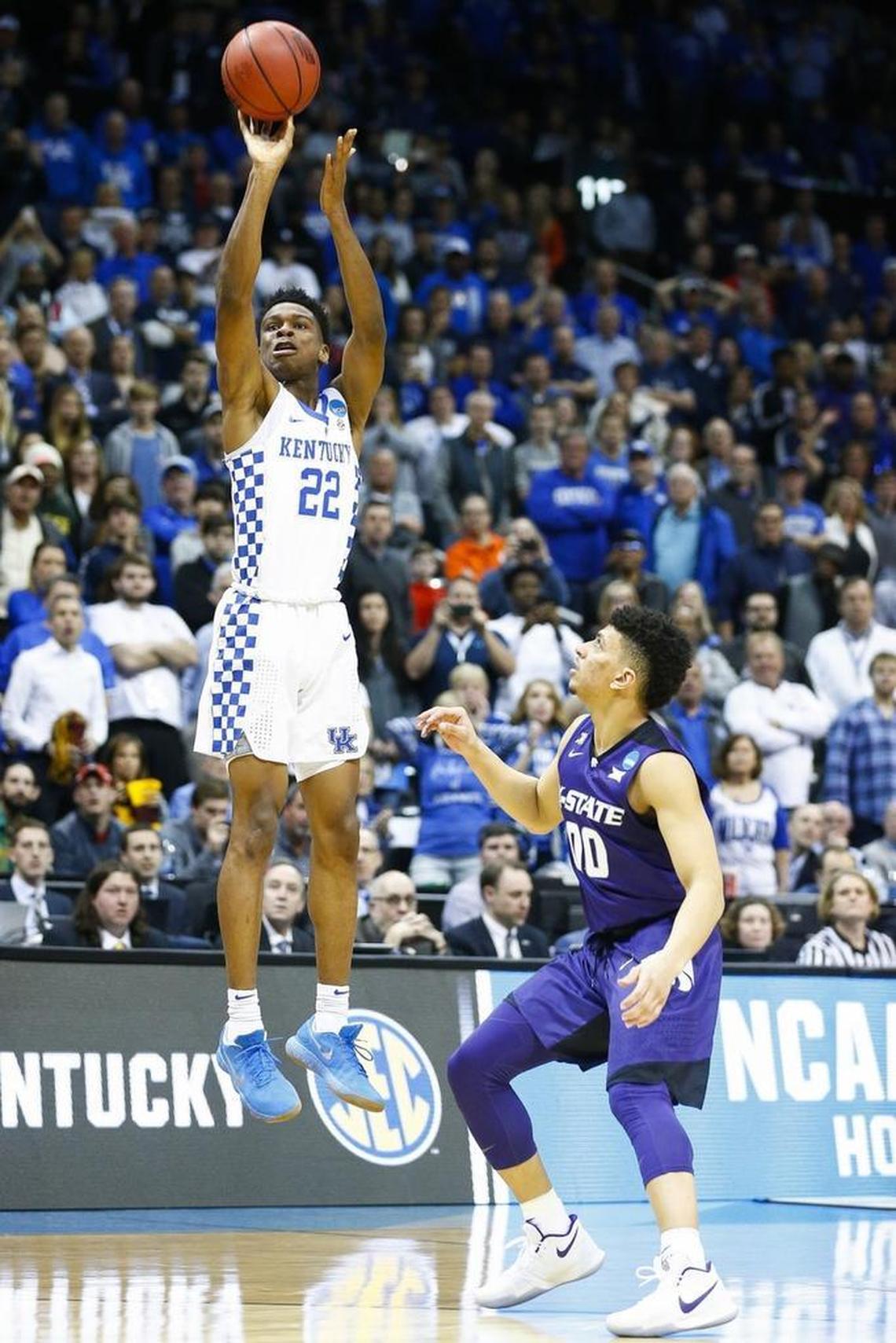 Kentucky Wildcats guard Shai Gilgeous-Alexander (22) misses the final shot of the game against Kansas State Wildcats guard Mike McGuirl (0) during their Sweet 16 game Thursday at Philips Arena in Atlanta.
