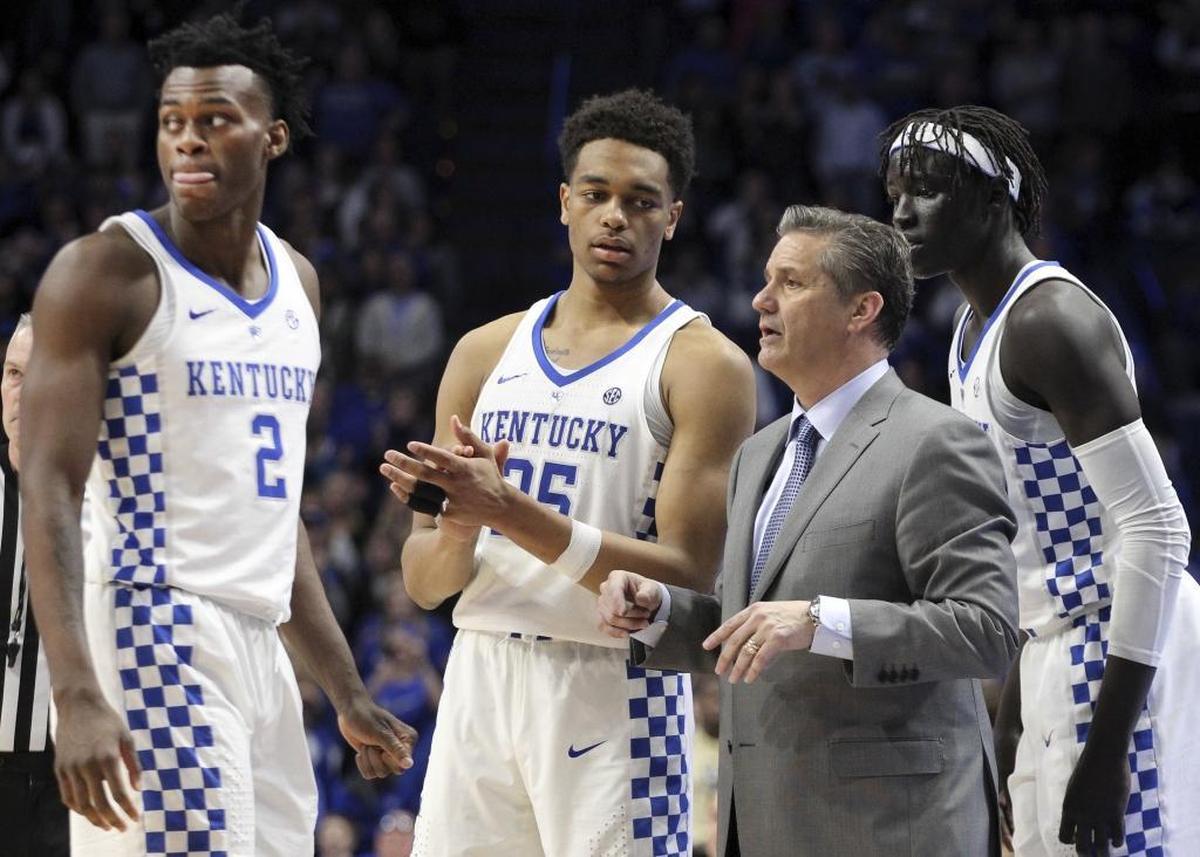 Jarred Vanderbilt, left, PJ Washington, center, and Wenyen Gabriel, right, watched along with Coach John Calipari as Shai Gilgeous-Alexander made the free throws that sent Tuesday night’s game against Vanderbilt to overtime in Rupp Arena.