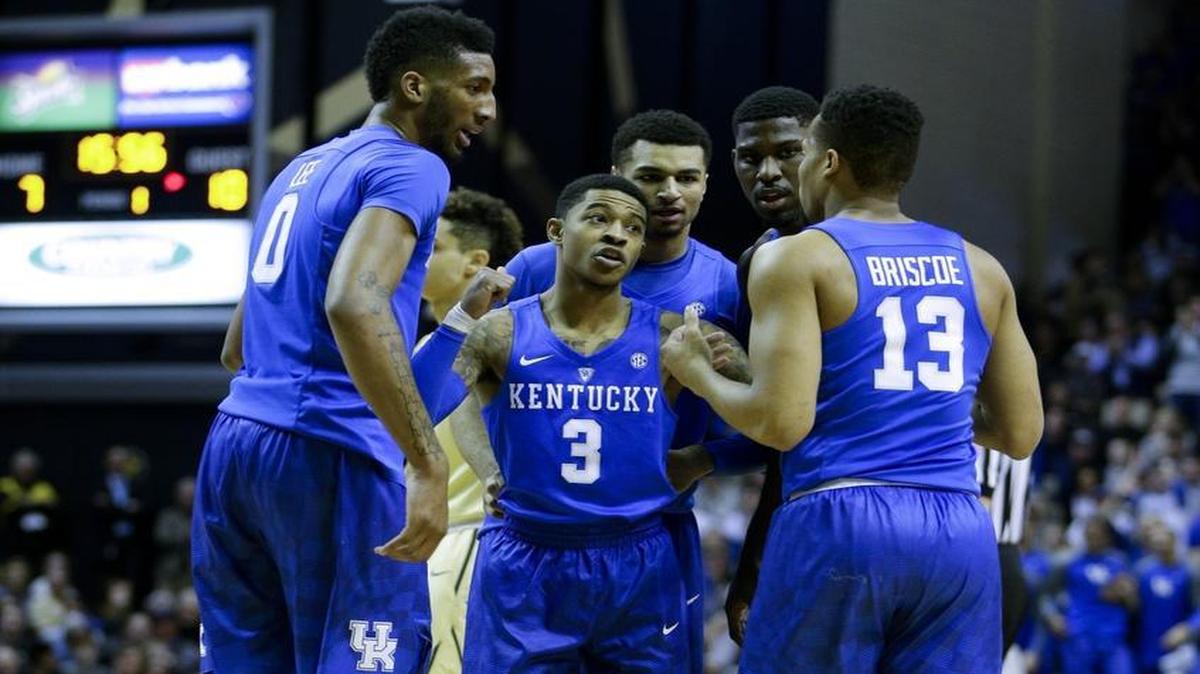 Kentucky guard Tyler Ulis (3) took control of the huddle and directed his teammates against Vanderbilt on Feb. 27, 2016, in Nashville.