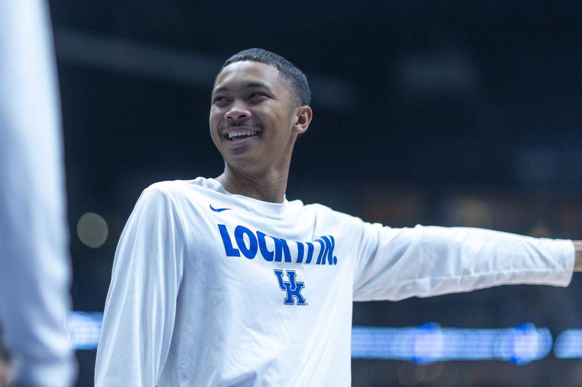 Jaland Lowe played only nine games for Kentucky during the 2025-26 season due to a series of right shoulder injuries that required season-ending surgery.