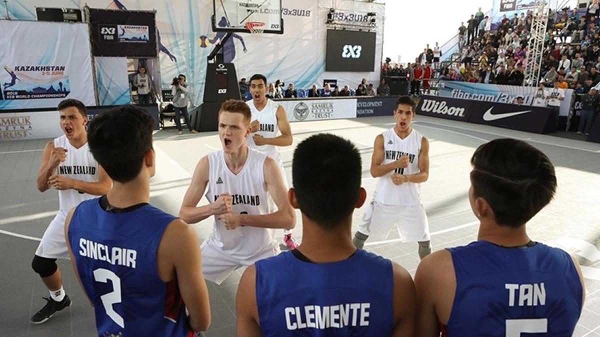 UK’s Tai Wynyard, back row at left, joined his New Zealand teammates in their country’s native dance, the Haka, before playing the Philippines on Thursday.