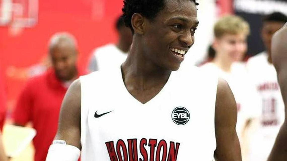 De’Aaron Fox is considered the No. 1 point guard in the recruiting class of 2016. He signed with Kentucky in November.
