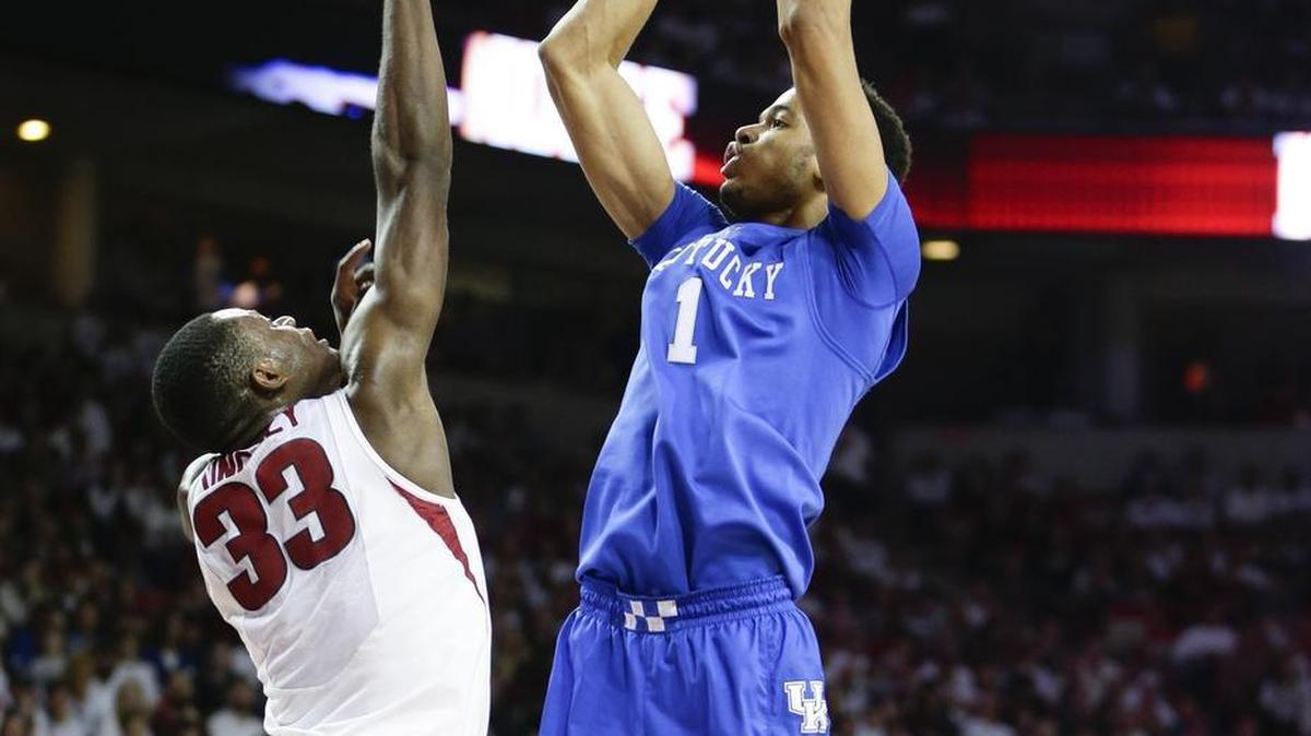Kentucky forward Skal Labissiere (1) hit a short jumper over Arkansas forward Moses Kingsley. Labissiere, who finished with 11 points and three blocked shots, just “took what the defense gave me,” he said.