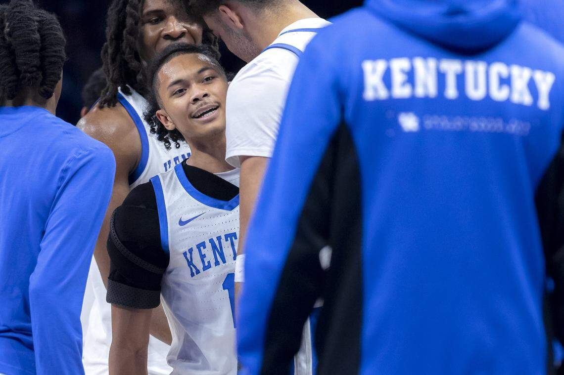 Kentucky basketball guard Jaland Lowe (15) is congratulated by his teammates during a game against St. John’s as part of the CBS Sports Classic at State Farm Arena in Atlanta, Ga., on Saturday, Dec. 20, 2025.