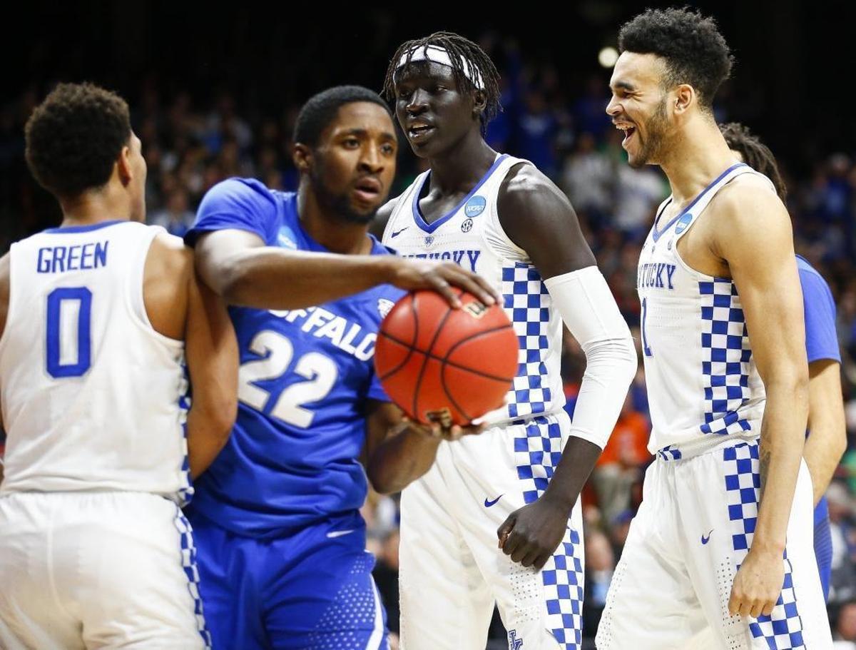 Buffalo’s Dontay Caruthers (22) had seven points and three rebounds in the Bulls’ 95-75 loss to Kentucky in last season’s NCAA Tournament round of 32.