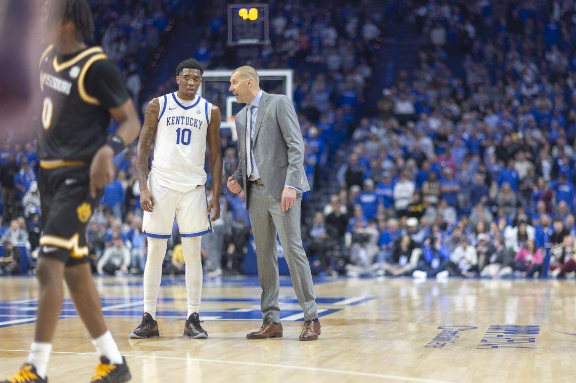 Kentucky Wildcats head coach Mark Pope talks to Kentucky Wildcats forward Brandon Garrison (10) during a game against the Missouri Tigers at Rupp Arena in Lexington, Ky., on Wednesday, Jan. 7, 2026.