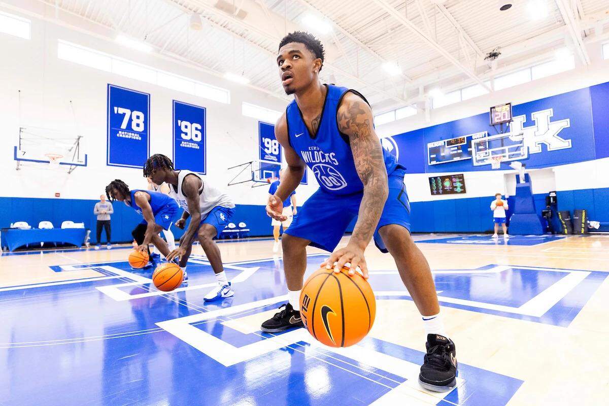 Otega Oweh participates in Kentucky’s practice session Monday in the Joe Craft Center.
