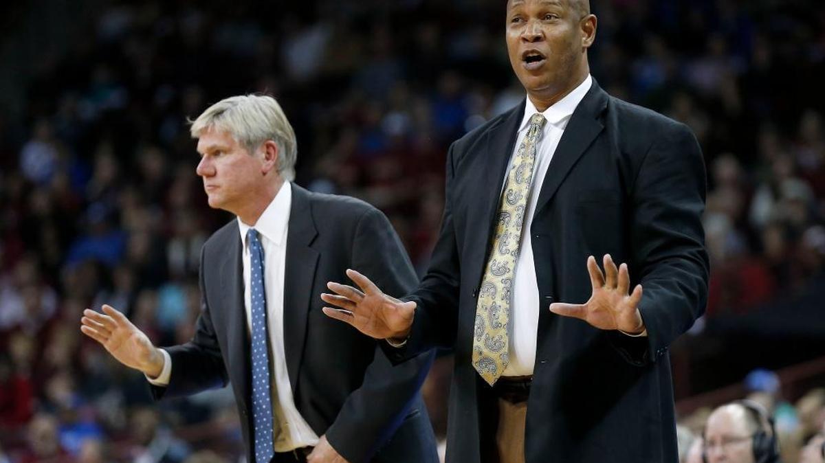 Assistant coaches John Robic, left, and Kenny Payne worked the sideline after head coach John Calipari was ejected during Kentucky’s game against South Carolina in February.