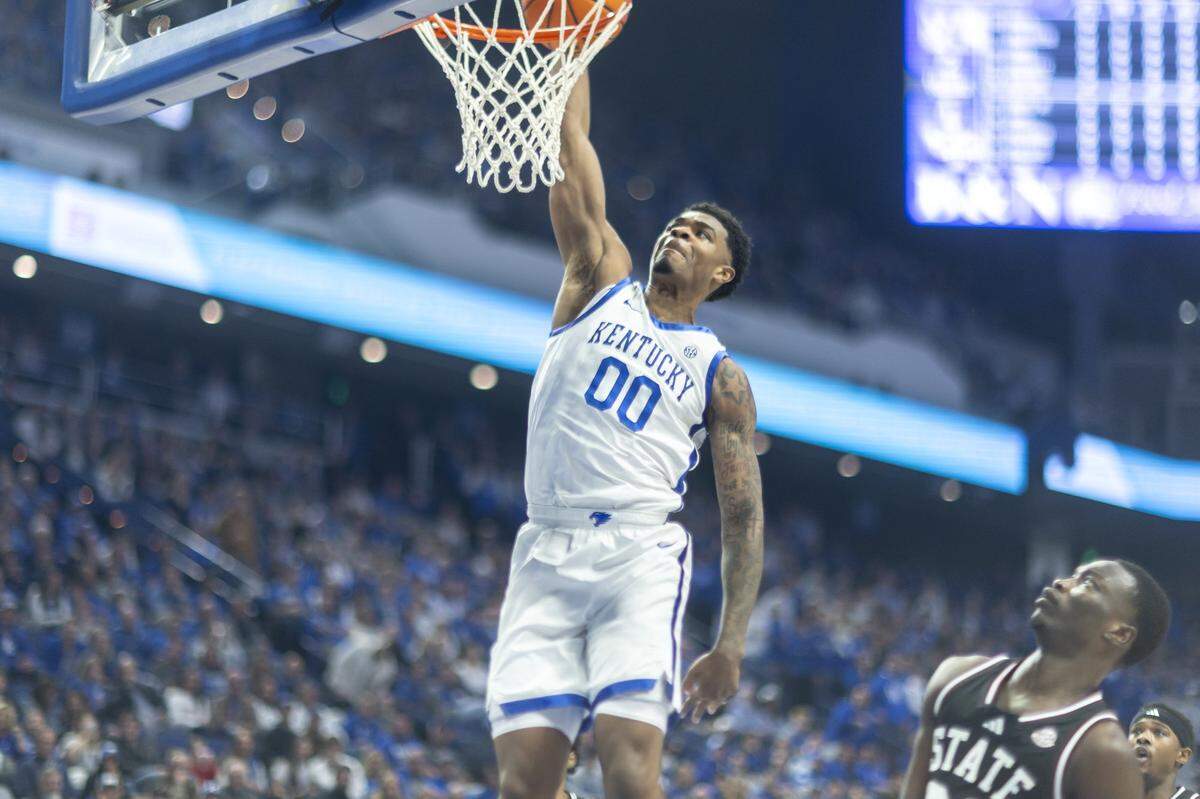 Kentucky Wildcats guard Otega Oweh (00) dunks the ball during a game against the Mississippi State Bulldogs at Rupp Arena in Lexington, Ky., on Saturday, Jan. 10, 2026.  