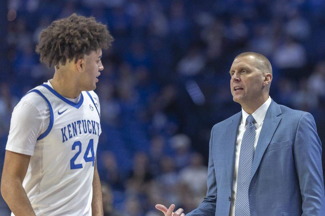 Kentucky head coach Mark Pope talks to center Malachi Moreno during Tuesday’s game against Nicholls at Rupp Arena.