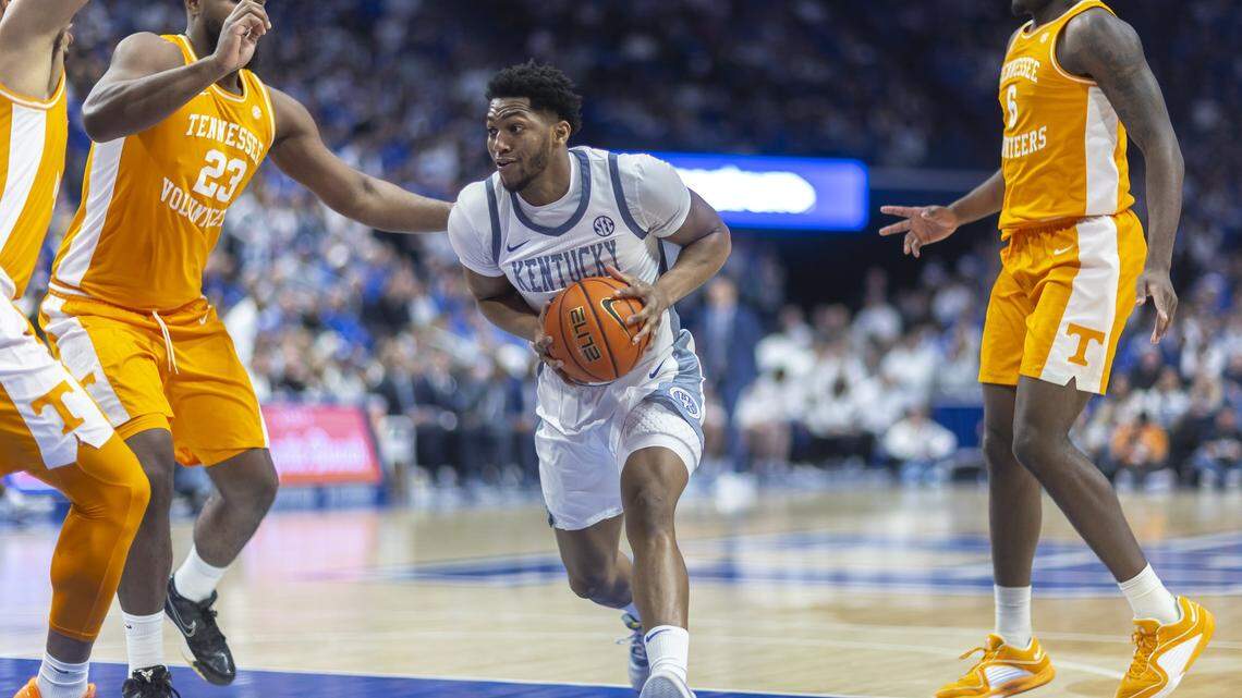 Kentucky basketball team debuts its new denim jerseys against Tennessee