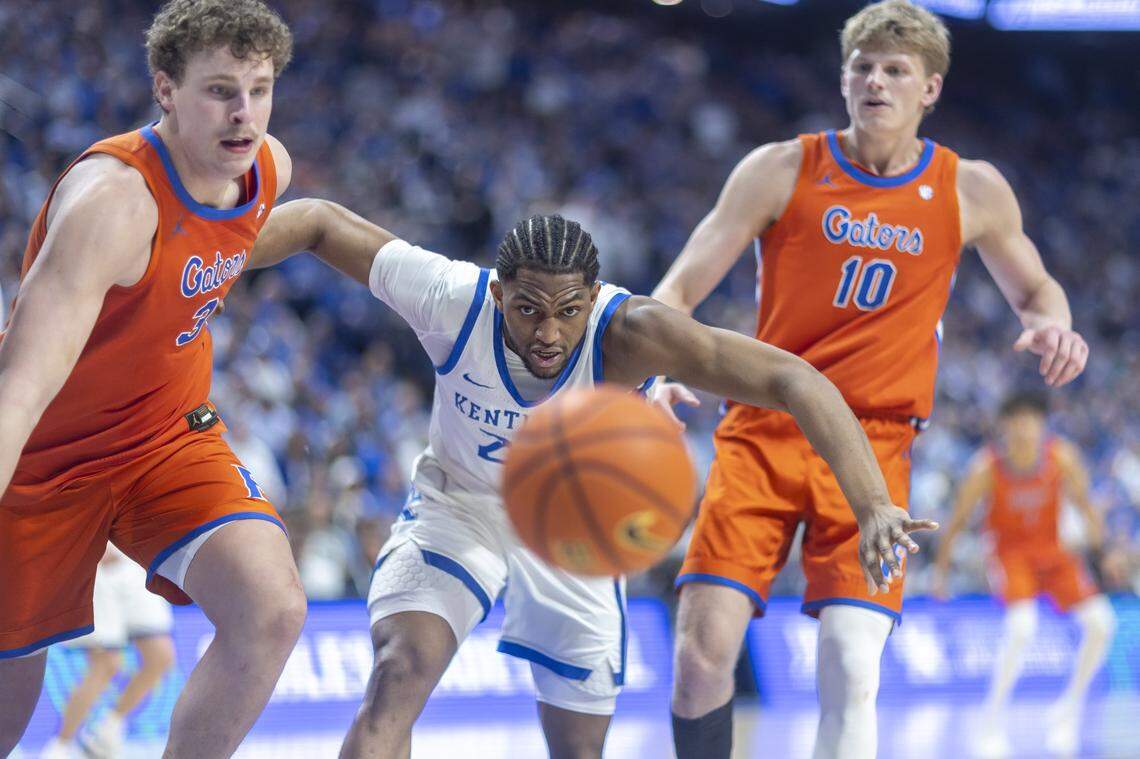 Kentucky forward Mouhamed Dioubate (23) chases after a ball with Florida center Micah Handlogten (3) and forward Thomas Haugh (10) during the Cats’ loss Saturday at Rupp Arena. Dioubate said UK’s “urgency” early in games is an area for improvement in postseason play.