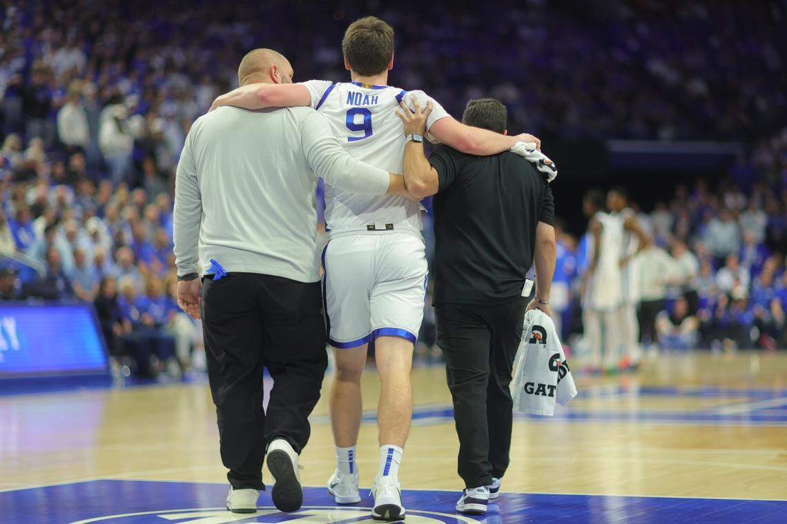 Kentucky basketball forward Trent Noah left Tuesday’s season opener with an injury. Noah left the game with 6:54 to play in the first half and didn’t return to the game.