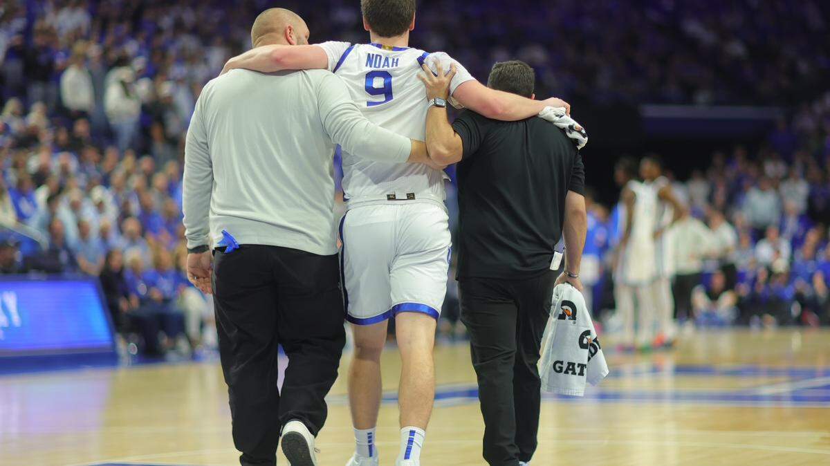 UK basketball’s Trent Noah leaves season-opening victory with injury
