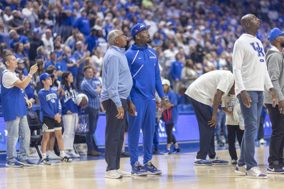 Former Kentucky coach Tubby Smith, left, and former player John Wall were among the representatives of UK basketball history at Saturday’s Big Blue Madness. 