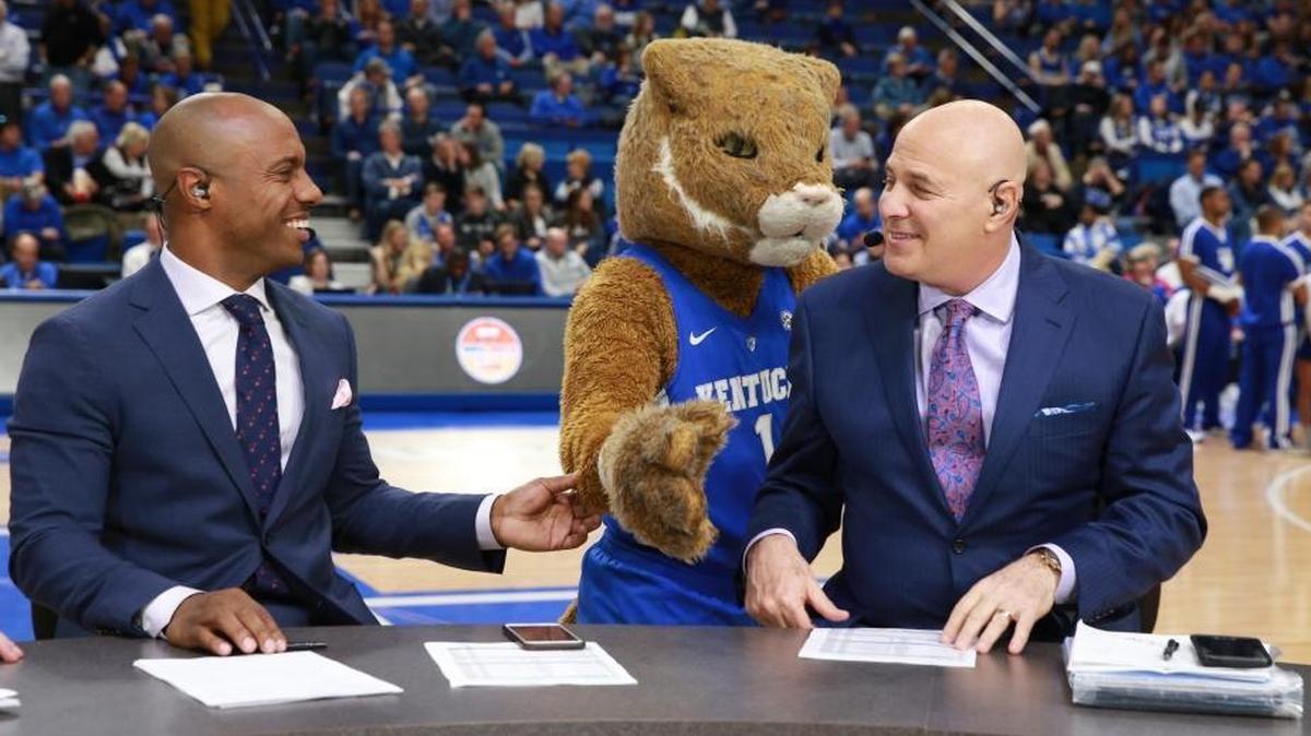 Kentucky’s Wildcat mascot goofed around with ESPN basketball analysts Seth Greenberg, right, and Jay Williams on the set of “College GameDay” in Rupp Arena last year. Greenberg might get a cooler reception at Rupp on Saturday after his comments this week about Kentucky’s freshmen.
