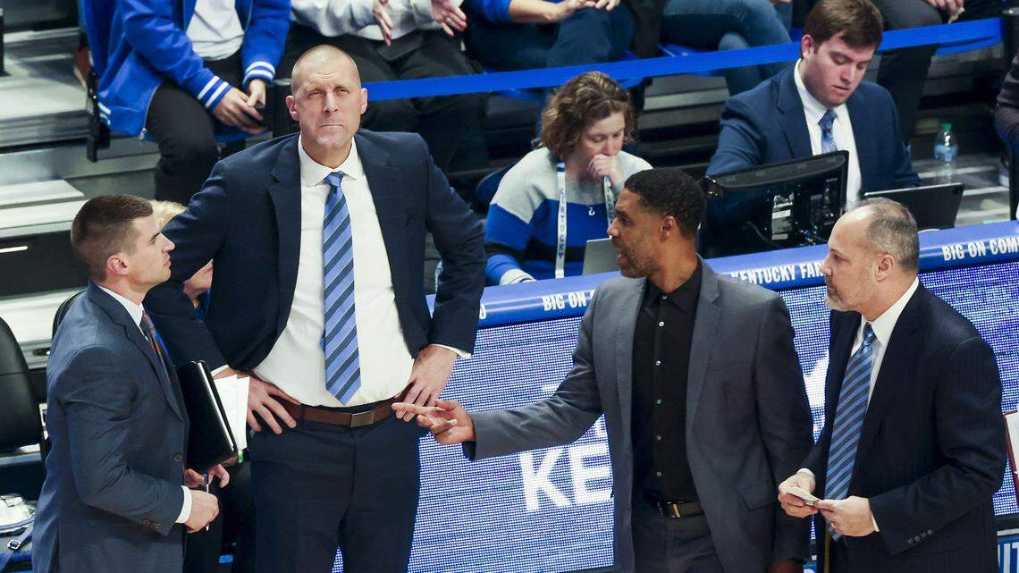 Kentucky’s lead recruiter for No. 1 basketball prospect is leaving the program