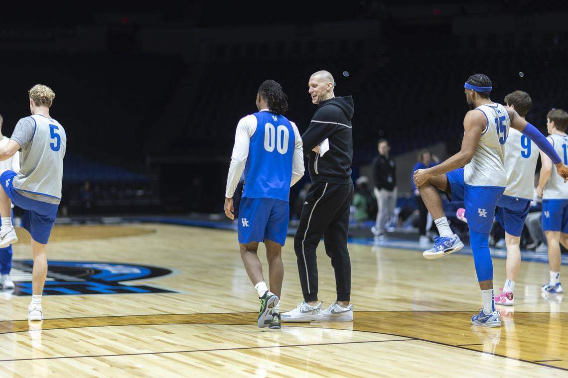 Kentucky coach Mark Pope speaks with Otega Oweh during UK’s practice the day before the Cats lost to Tennessee in the NCAA Tournament last season.