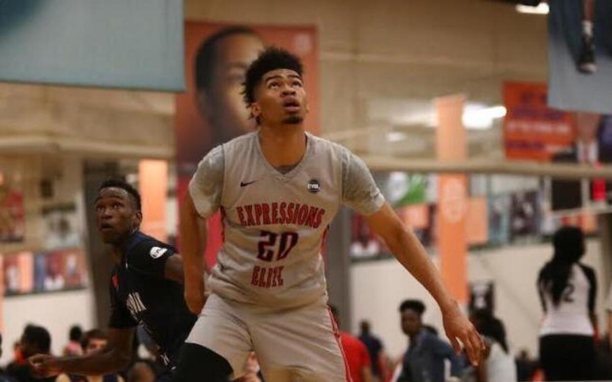 Nick Richards — one of the top centers in the 2017 class — will announce his college decision Thursday afternoon.