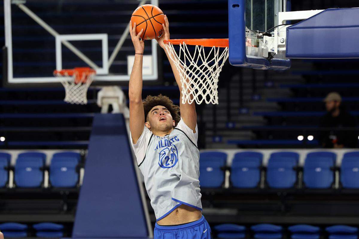 Malachi Moreno dunks during UK's Pro Day at Memorial Coliseum on Oct. 7.