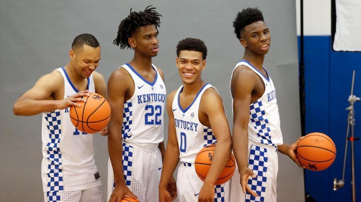 Point guards Shai Gilgeous-Alexander (22) and Quade Green (0) were flanked by Jemarl Baker, left, and Hamidou Diallo during Kentucky’s photo day last month. Baker won’t play Friday night because of continuing knee soreness.