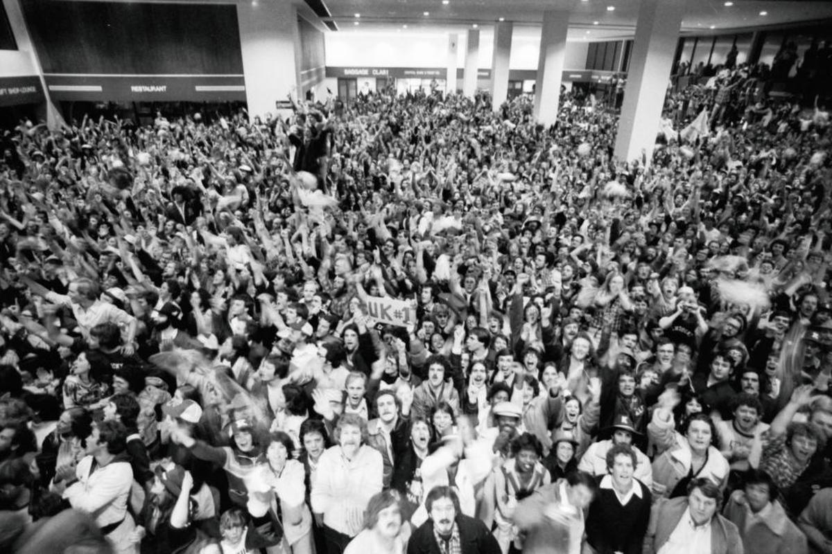 Some 10,000 fans missed a night’s sleep to crowd into the terminal at Blue Grass Field in Lexington to greet the returning Kentucky Wildcats when they brought home a fifth NCAA championship trophy on March 28, 1978.