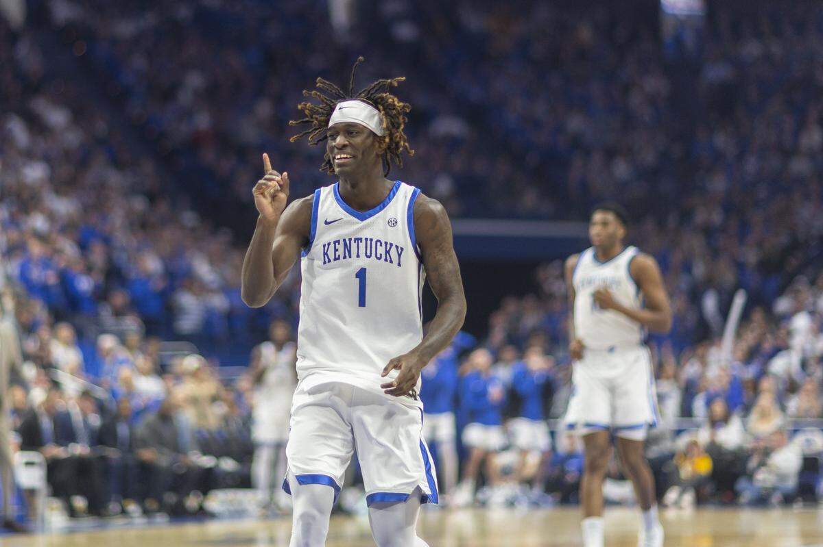 Kentucky guard Denzel Aberdeen announced that he’s planning to enroll at Florida, where he spent the first three seasons of his college basketball career. 