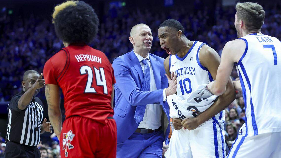 Kentucky coach Mark Pope tries to calm forward Brandon Garrison during last season’s game against Louisville.