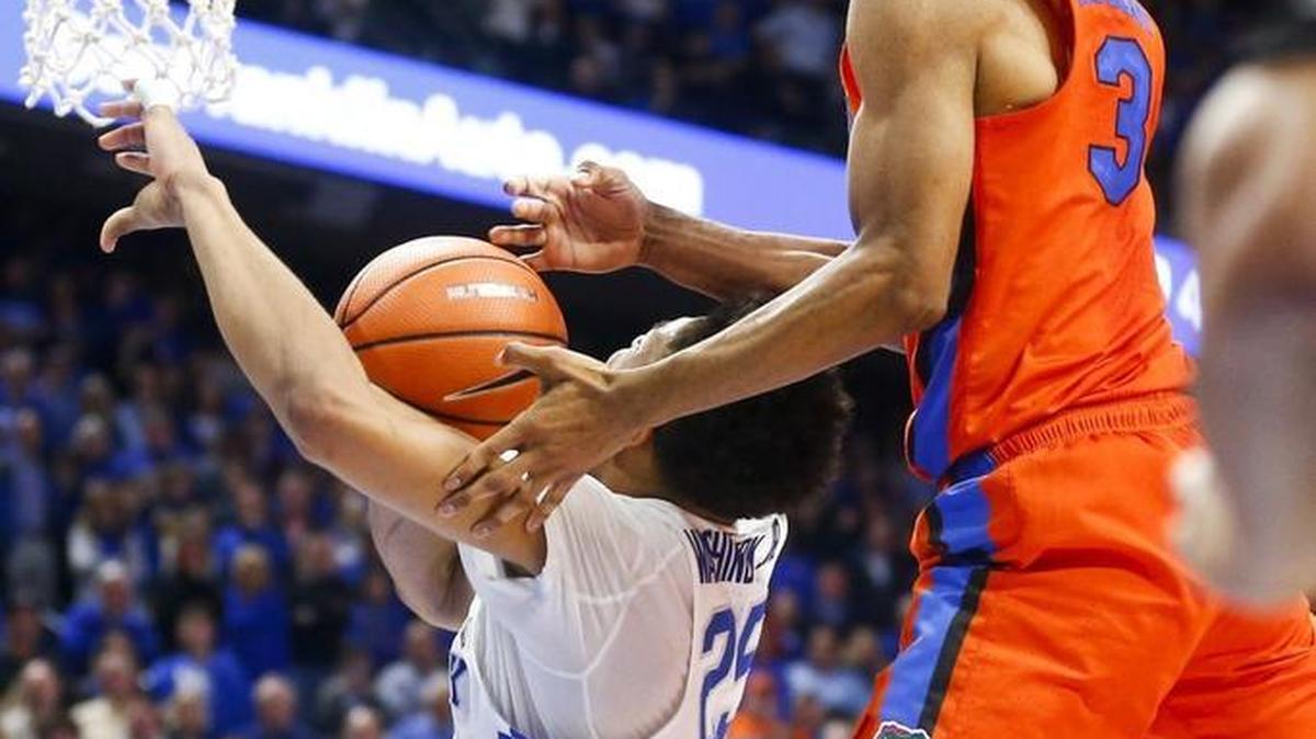 Florida guard Jalen Hudson blocked Kentucky forward PJ Washington late in the second half in Rupp Arena on Jan. 20. Kentucky Coach John Calipari and Big Blue Nation thought a foul should have been called on the play.