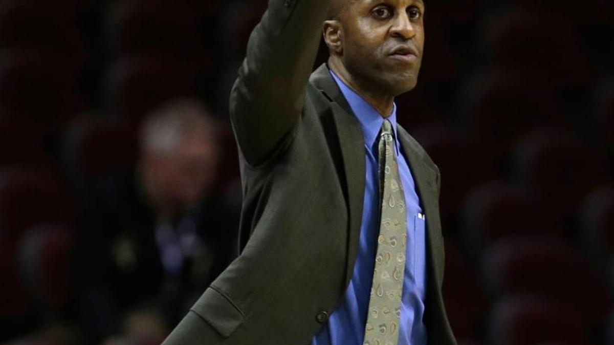 Then-Buffalo Coach Reggie Witherspoon threw up an arm during a game against Kent State in 2013. He was hired by Canisius over Memorial Day weekend. “Suffice it to say that we were pretty far behind,” he said.