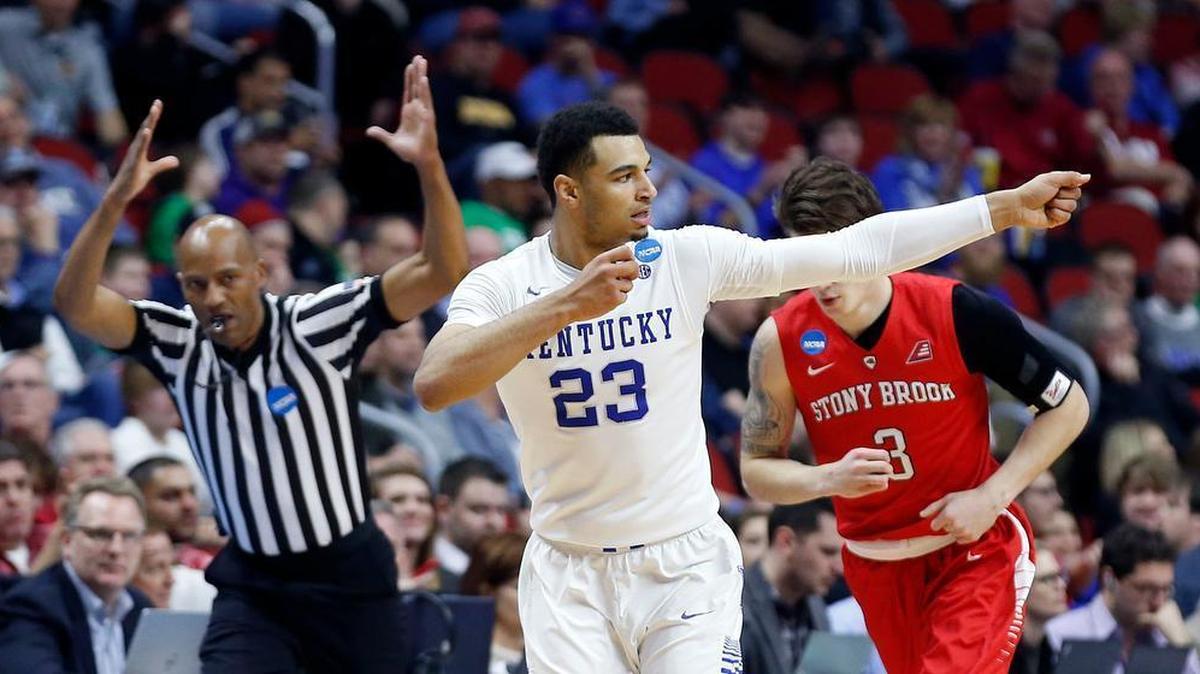 Kentucky Wildcats guard Jamal Murray (23) shot his "arrow" after making a 3-pointer during second half action as the University of Kentucky played Stony Brook University in the first round of the 2016 NCAA Men's Division I Basketball Tournament in Wells Fargo Arena in Des Moines, IA, Thursday, March 17, 2016. UK won 85-57.