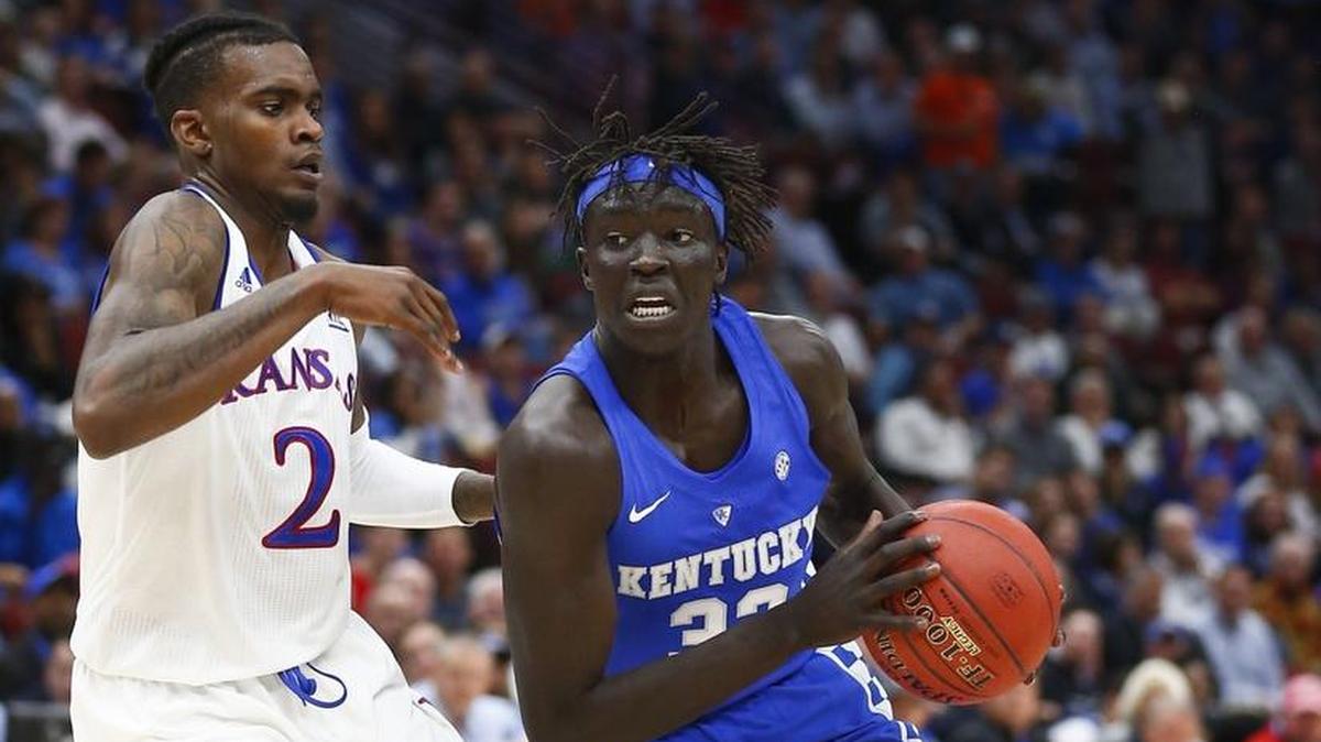 Kentucky forward Wenyen Gabriel (32) drove past Kansas guard Lagerald Vick during their Champions Classic game in Chicago on Tuesday night.