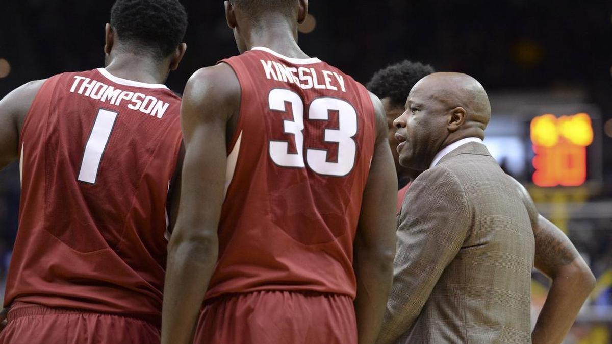 Arkansas coach Mike Anderson speaks to his players during a timeout in the first half of an NCAA college basketball game against LSU in Baton Rouge, La., Saturday, Jan. 16, 2016.